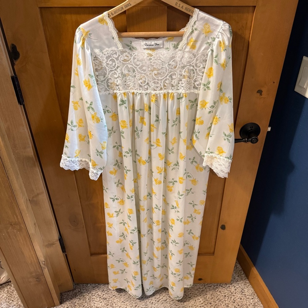 Vintage Christian DIOR White and Yellow Lace Floral satin nightgown, Size M-L